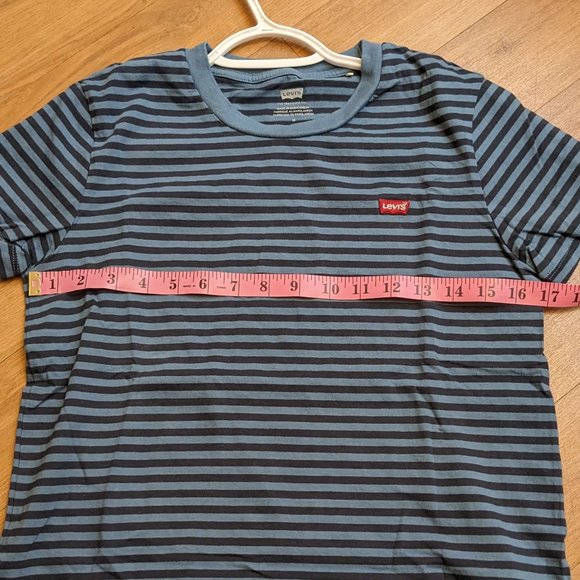 LEVIS PERFECT TEE NWOT - Picture 2 of 5